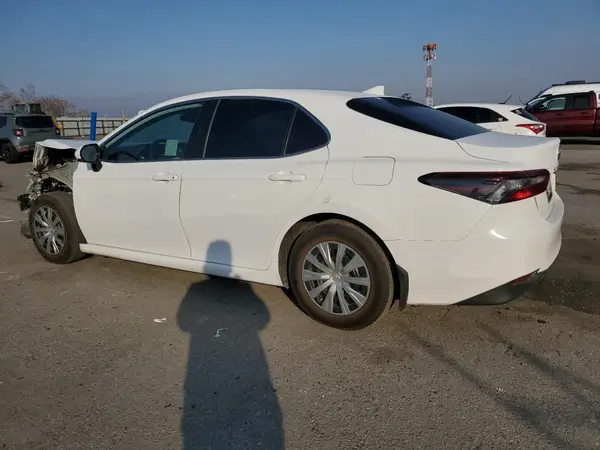 4T1C31AK4NU586272 2022 TOYOTA CAMRY - Image 2