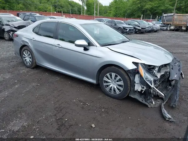 4T1C31AK4NU588863 2022 TOYOTA CAMRY - Image 1