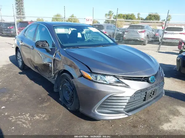 4T1C31AK5MU026212 2021 TOYOTA CAMRY - Image 1