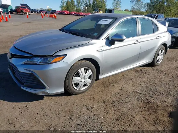 4T1C31AK5MU561685 2021 TOYOTA CAMRY - Image 2