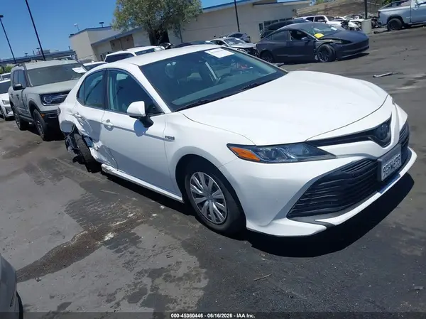 4T1C31AK6LU013824 2020 TOYOTA CAMRY - Image 1