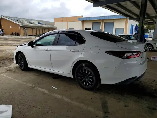 4T1C31AK6NU571627 2022 TOYOTA CAMRY - Image 2