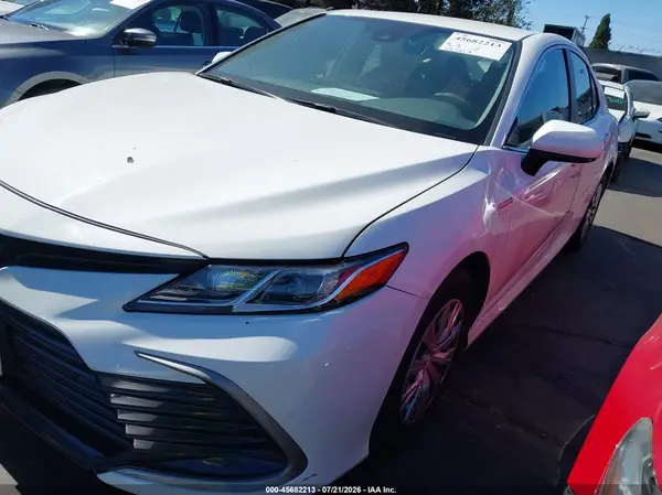 4T1C31AK7MU550445 2021 TOYOTA CAMRY - Image 2