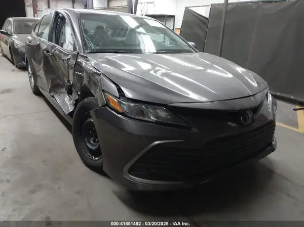 4T1C31AK7MU559730 2021 TOYOTA CAMRY - Image 1