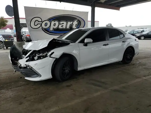 4T1C31AK7NU575069 2022 TOYOTA CAMRY - Image 1