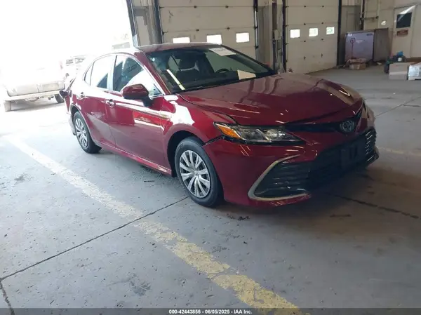 4T1C31AK7NU585634 2022 TOYOTA CAMRY - Image 1