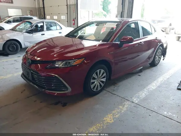 4T1C31AK7NU585634 2022 TOYOTA CAMRY - Image 2