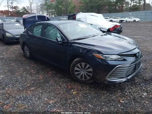 4T1C31AK7NU586668 2022 TOYOTA CAMRY - Image 1