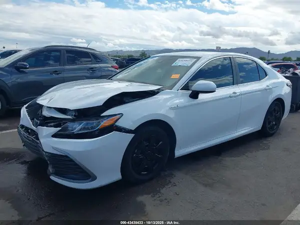 4T1C31AK8MU030335 2021 TOYOTA CAMRY - Image 2