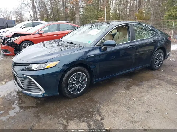 4T1C31AK8MU548428 2021 TOYOTA CAMRY - Image 2