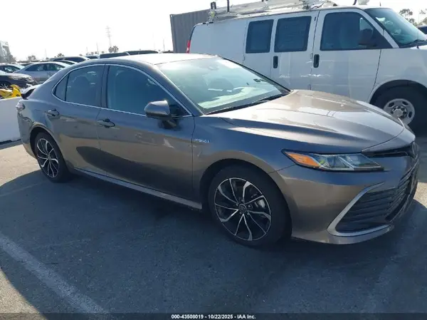 4T1C31AK8MU548512 2021 TOYOTA CAMRY - Image 1