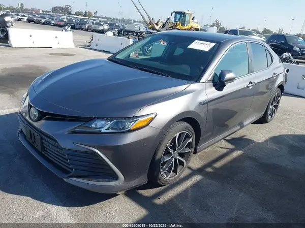 4T1C31AK8MU548512 2021 TOYOTA CAMRY - Image 2