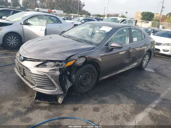 4T1C31AK8MU559235 2021 TOYOTA CAMRY - Image 2