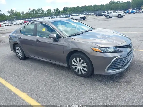 4T1C31AK8NU581785 2022 TOYOTA CAMRY - Image 1