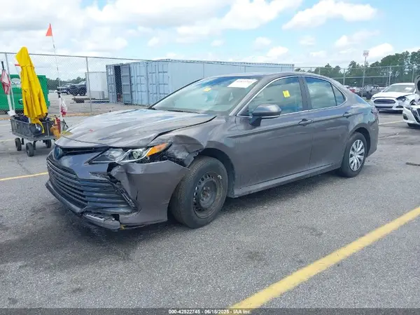 4T1C31AK8NU581785 2022 TOYOTA CAMRY - Image 2