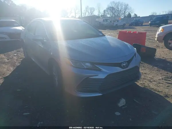 4T1C31AK8NU585352 2022 TOYOTA CAMRY - Image 1