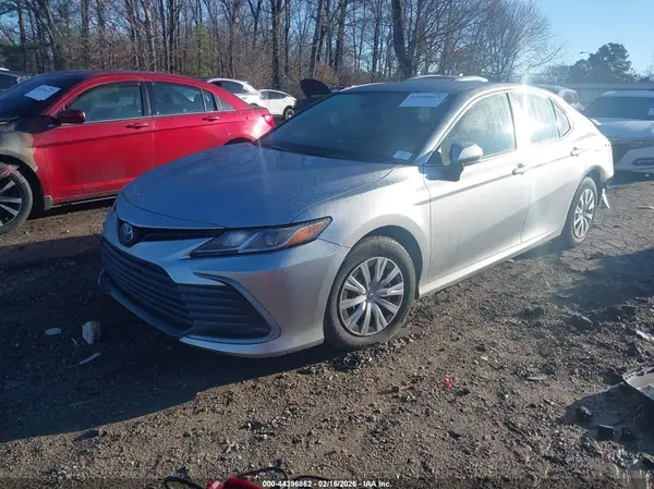 4T1C31AK8NU585352 2022 TOYOTA CAMRY - Image 2