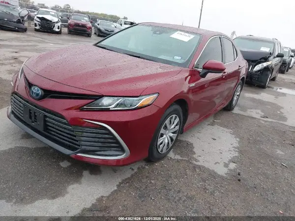 4T1C31AK9MU560944 2021 TOYOTA CAMRY - Image 2
