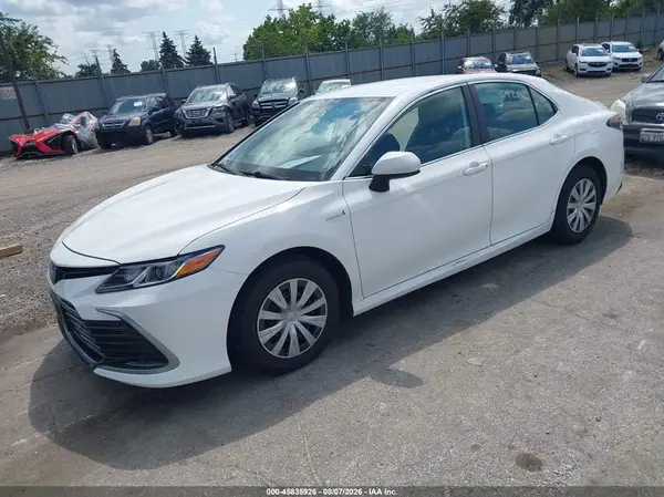 4T1C31AK9MU562208 2021 TOYOTA CAMRY - Image 2