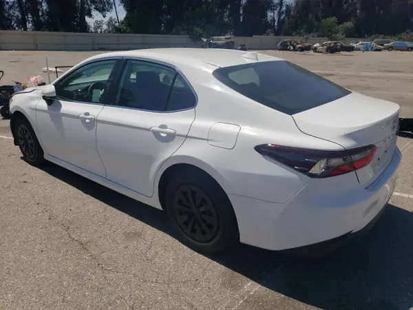 4T1C31AK9NU576918 2022 TOYOTA CAMRY - Image 2