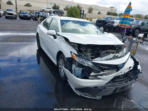 4T1C31AK9NU576935 2022 TOYOTA CAMRY - Image 1
