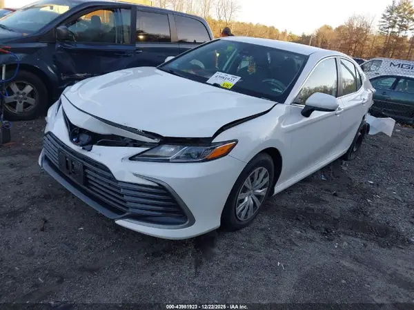 4T1C31AKXNU579472 2022 TOYOTA CAMRY - Image 2
