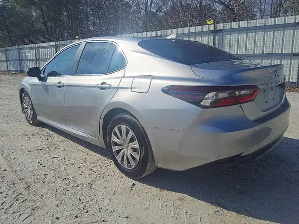 4T1C31AKXNU599396 2022 TOYOTA CAMRY - Image 2