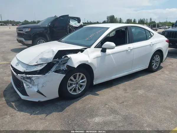 4T1DAACK1SU583879 2025 TOYOTA CAMRY - Image 2