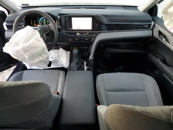 4T1DAACK5SU167947 2025 TOYOTA CAMRY - Image 8