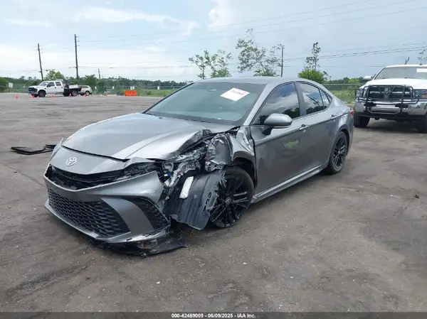 4T1DAACK6SU556385 2025 TOYOTA CAMRY - Image 2
