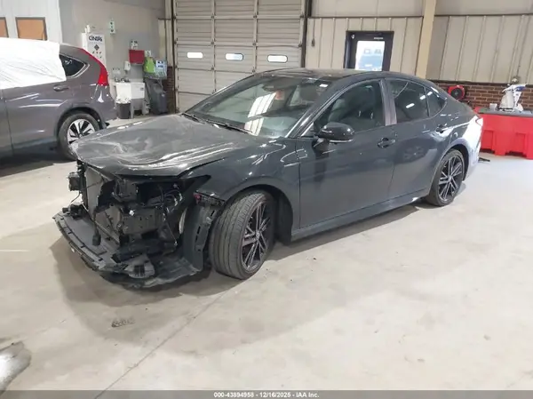 4T1DAACK7SU564124 2025 TOYOTA CAMRY - Image 2