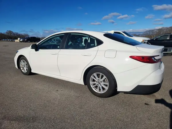 4T1DAACK8SU049391 2025 TOYOTA CAMRY - Image 2