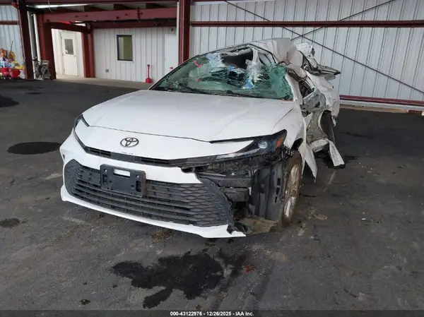 4T1DAACKXSU031586 2025 TOYOTA CAMRY - Image 2