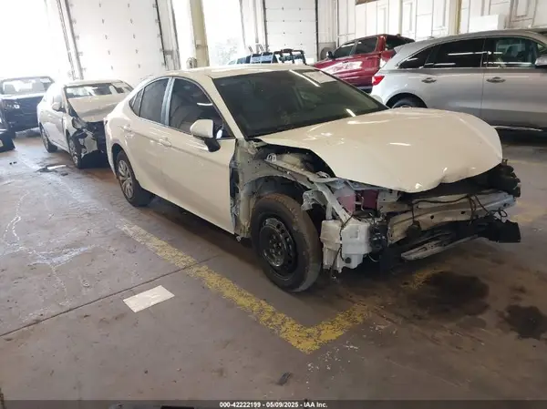 4T1DAACKXSU032074 2025 TOYOTA CAMRY - Image 1
