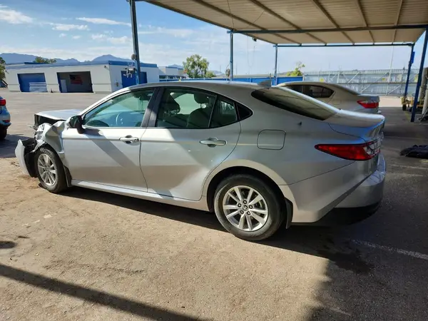 4T1DAACKXSU070484 2025 TOYOTA CAMRY - Image 2