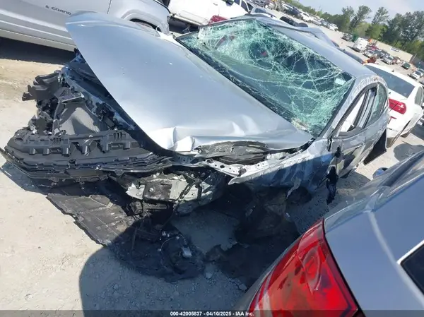 4T1DAACKXSU091156 2025 TOYOTA CAMRY - Image 2