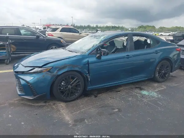 4T1DAACKXSU113513 2025 TOYOTA CAMRY - Image 2