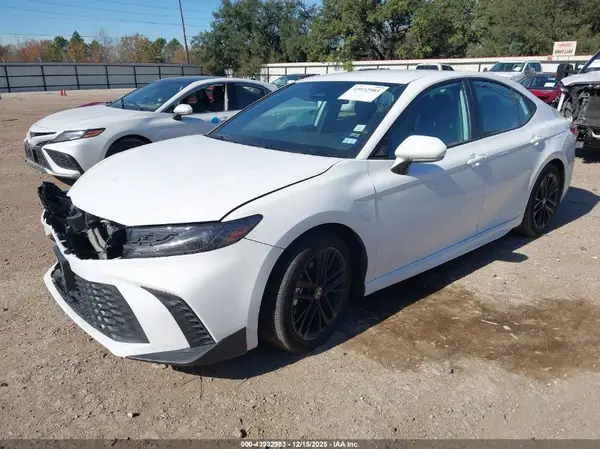 4T1DAACKXSU135916 2025 TOYOTA CAMRY - Image 2