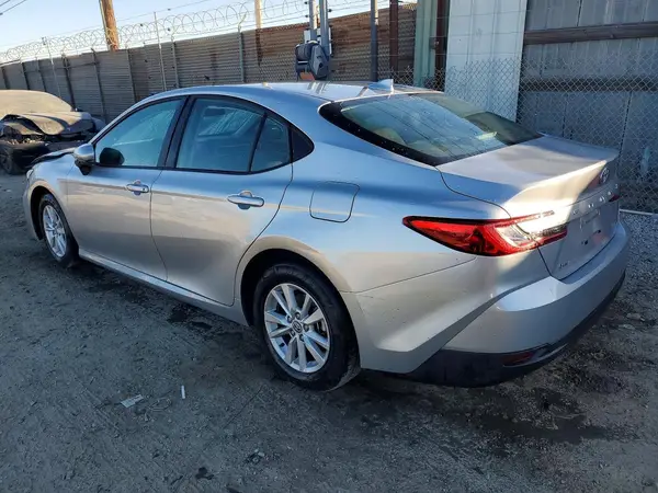 4T1DAACKXSU519338 2025 TOYOTA CAMRY - Image 2