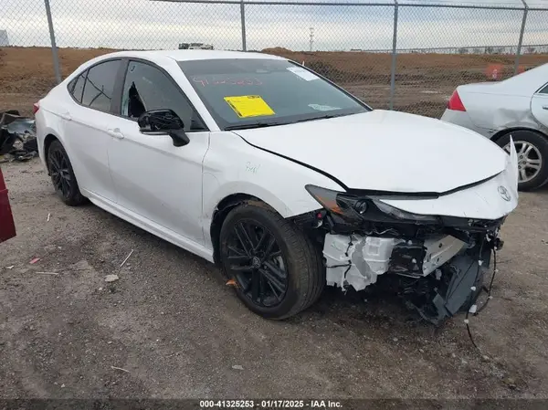 4T1DAACKXSU562772 2025 TOYOTA CAMRY - Image 1