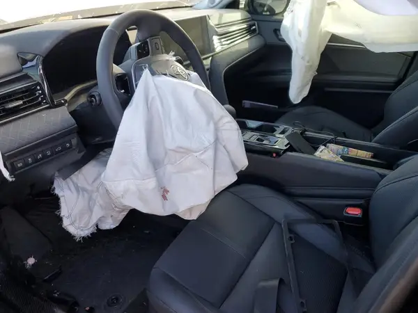 4T1DBADK1SU028636 2025 TOYOTA CAMRY - Image 8