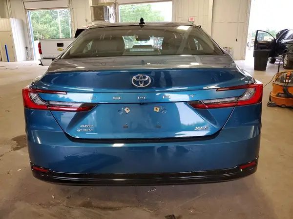 2025 TOYOTA CAMRY auction photo 6