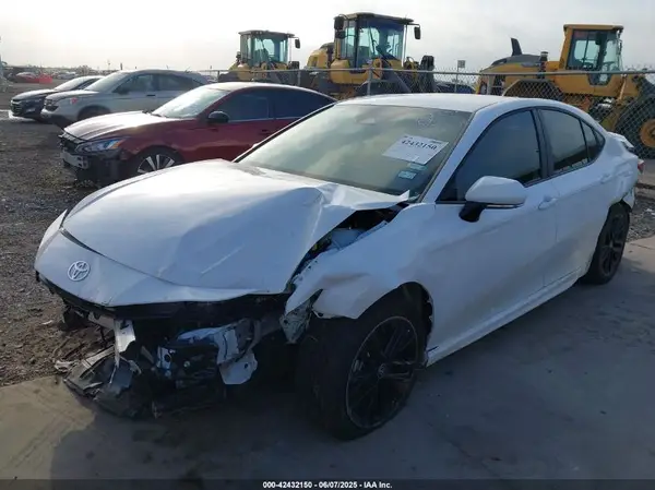 4T1DBADK3SU524537 2025 TOYOTA CAMRY - Image 2