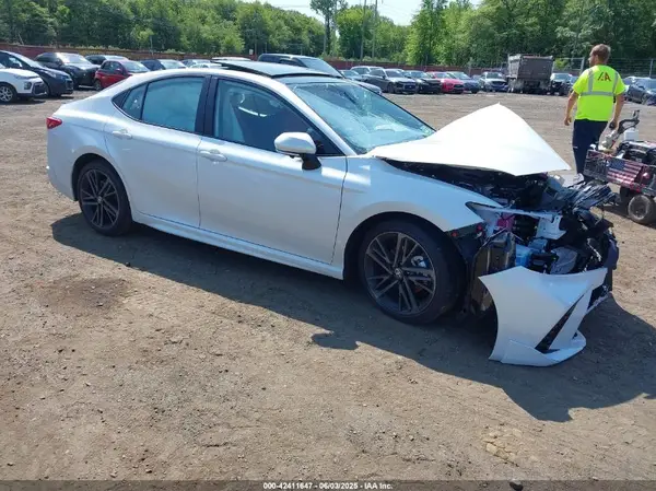 4T1DBADK4SU509867 2025 TOYOTA CAMRY - Image 1