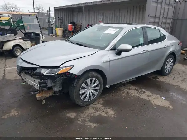 4T1E31AK1LU544924 2020 TOYOTA CAMRY - Image 2