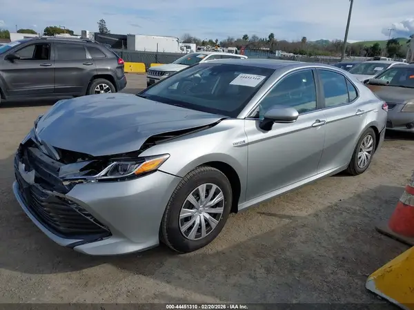 4T1E31AK2LU018513 2020 TOYOTA CAMRY - Image 2
