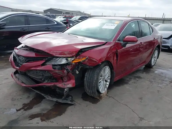 4T1F11AK0LU310400 2020 TOYOTA CAMRY - Image 2