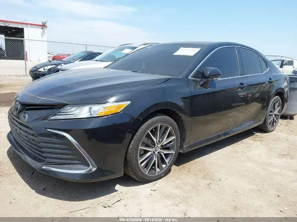 4T1F11AK0MU446852 2021 TOYOTA CAMRY - Image 2