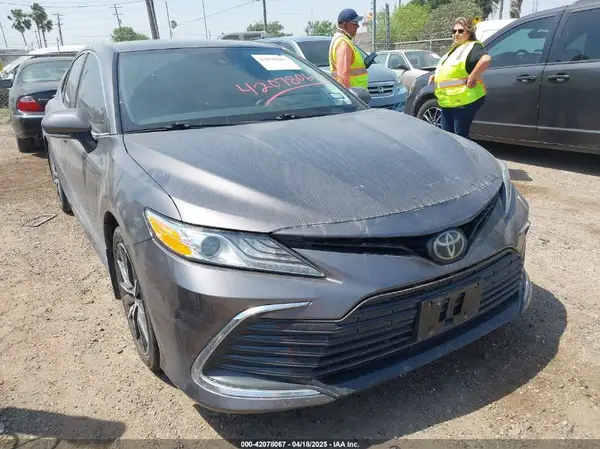4T1F11AK0MU557031 2021 TOYOTA CAMRY - Image 1