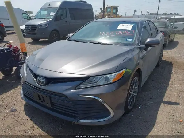 4T1F11AK0MU557031 2021 TOYOTA CAMRY - Image 2